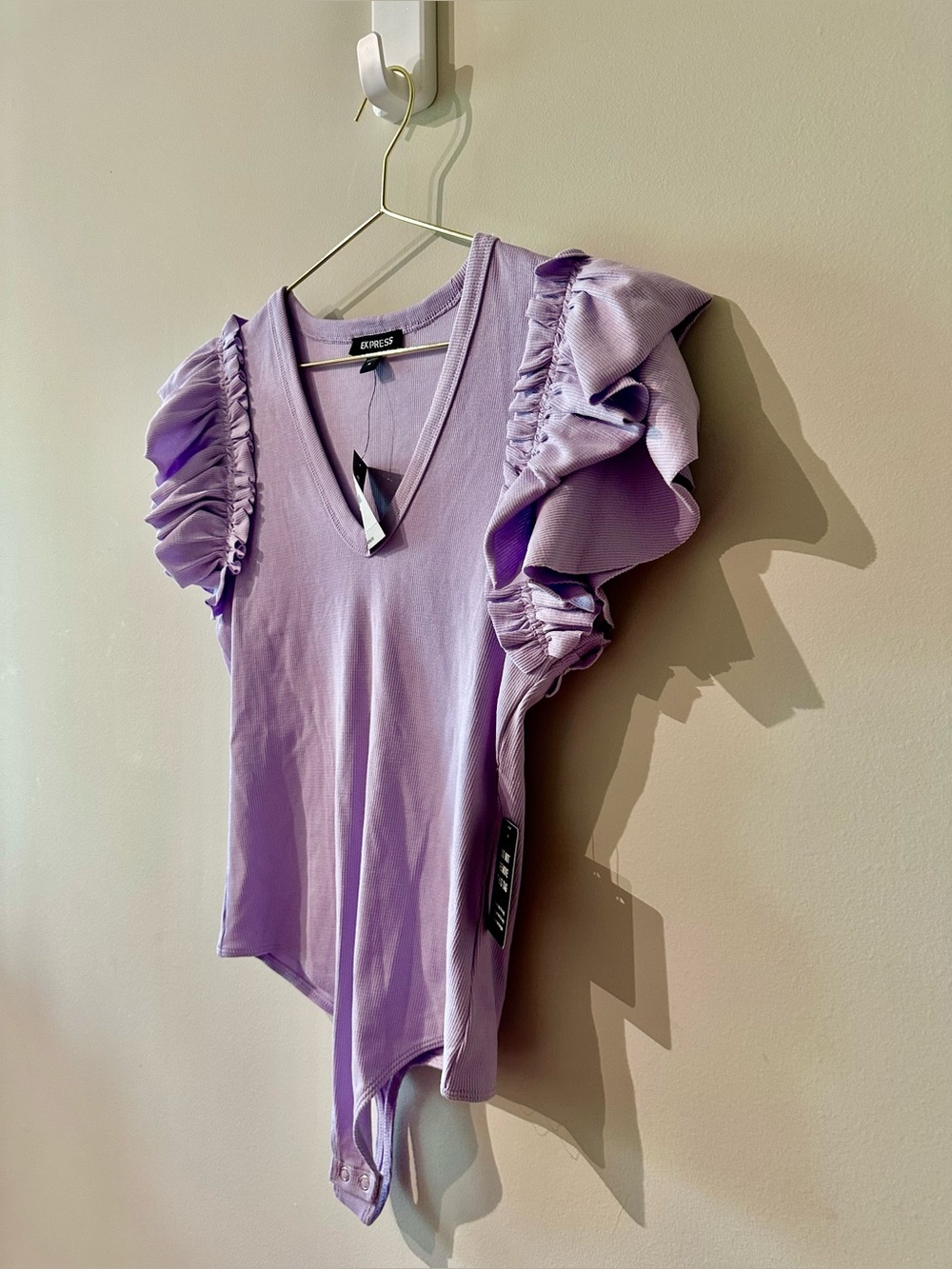 Express Ribbed V-Neck Ruffle Sleeve Bodysuit Lavender size Medium New with tag - Picture 4 of 9
